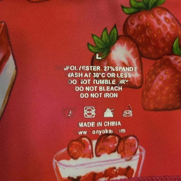 IRONYOKAI Strawberry Bike Shorts with Pockets - Picture 2 of 3